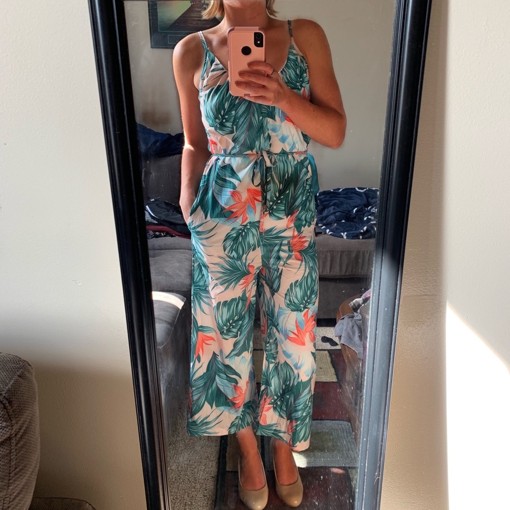 Tropical print jumpsuit 🌸🌴